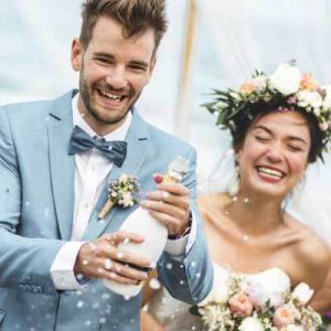 Brautpaar mit Sekt - Dramburg+Hertwig Getränkefachhandel