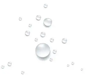 Nahaufnahme von klaren Wassertropfen auf einer glatten Oberfläche