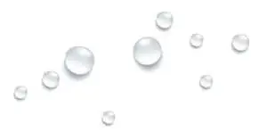 Nahaufnahme von klaren Wassertropfen auf einer glatten Oberfläche